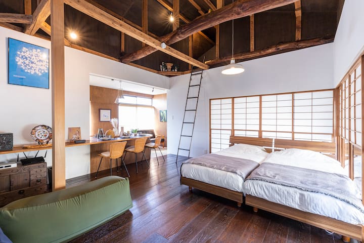 Beautiful Park. Many delicious store. Shibuya 25m.