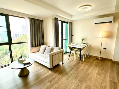 Thailand Chiang Mai Pool Holiday Apartment/5 min walk to Central Festival/Chiang Mai's Largest Pool/