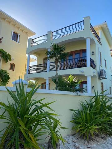 Adagio Villa Full Property gallery image 5