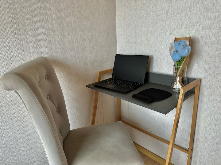 Სამუშაო მაგიდა.