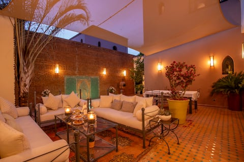 Top Airbnb: Villa – Luxury Riad, palm grove, pool, terrace in Arrondissement D'annakhil مقاطعة النخيل