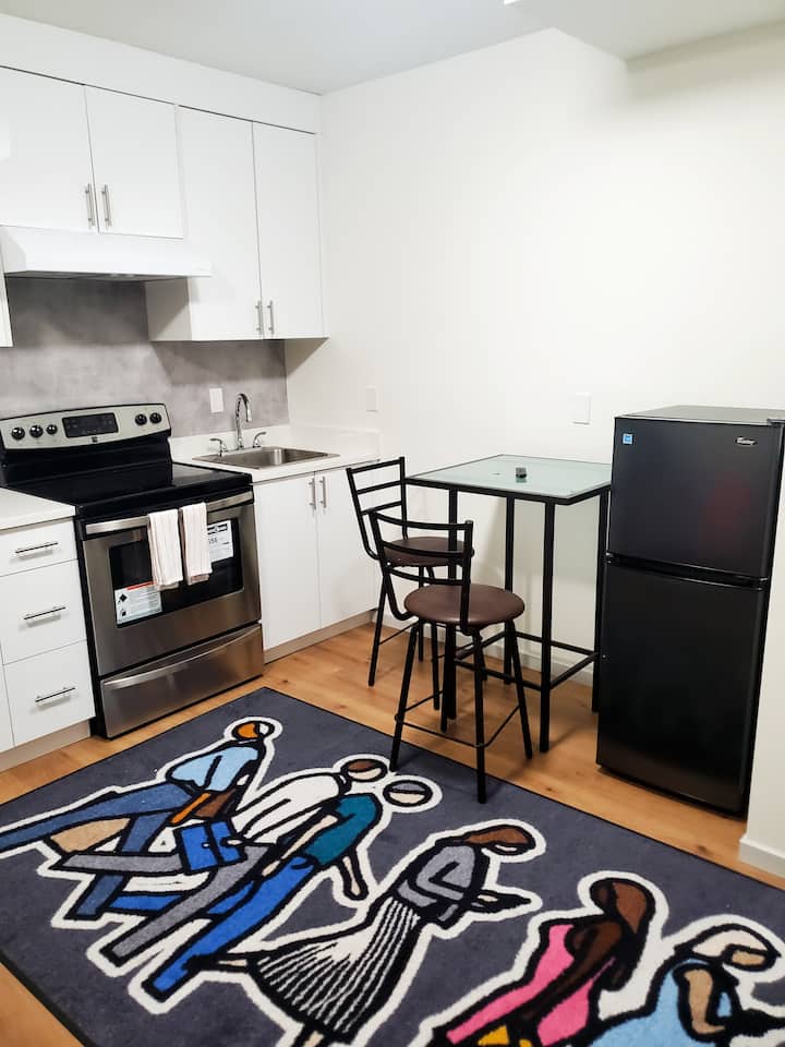 New, Bright, Warm & Cozy - North Vancouver