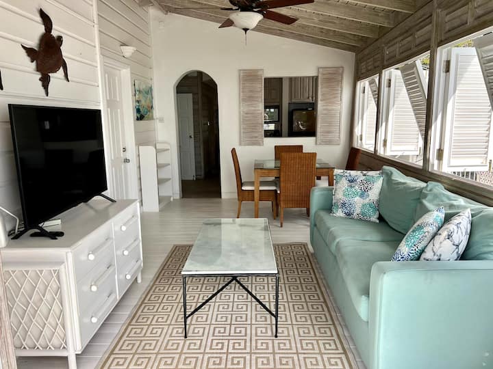 Oceanfront Villa In Beautiful Batts Rock - Barbade