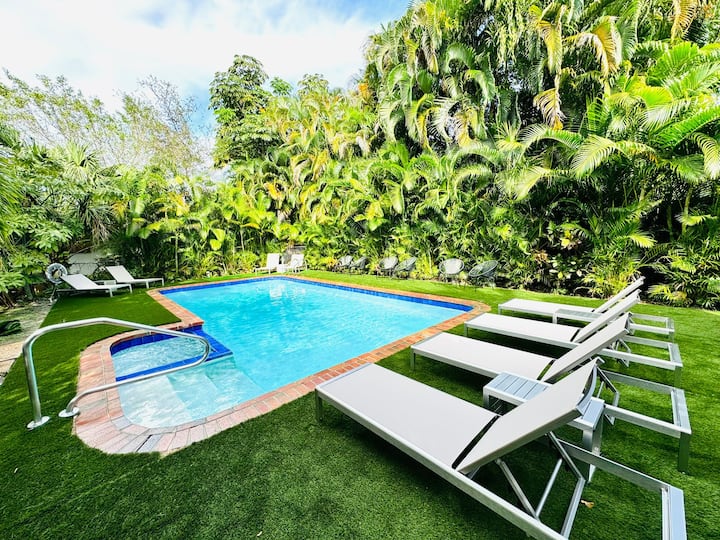 Chic Studio Oasis - Beach Proximity - Pool Access - Fort Lauderdale, FL