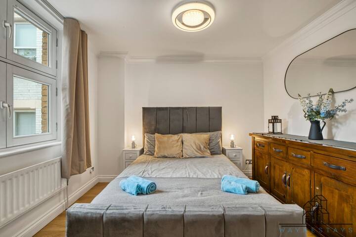 Spectacular 2 Bed Mayfair gallery image 3