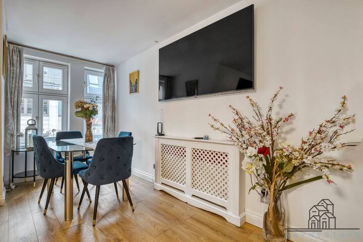 Spectacular 2 Bed Mayfair gallery image 2