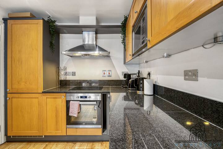 Spectacular 2 Bed Mayfair gallery image 5