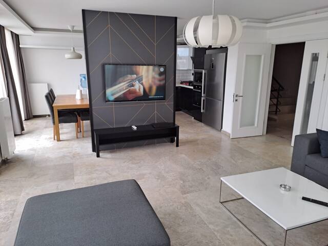 Luxurious Villa gallery image 5