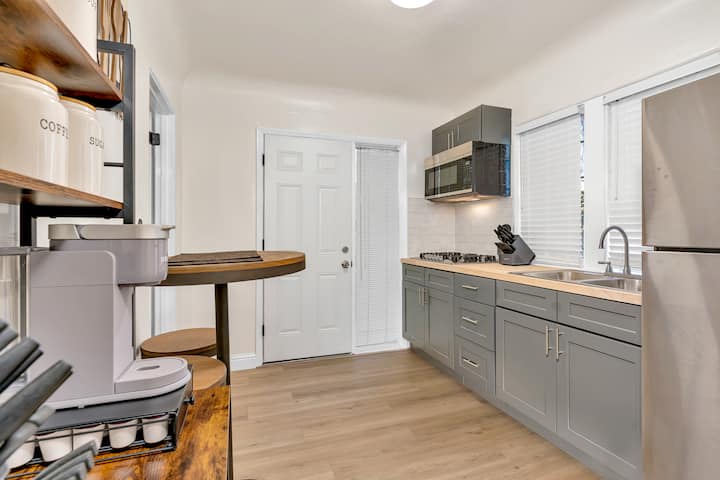 Private 2 Bedroom, 1 Bath Studio - Madera, CA