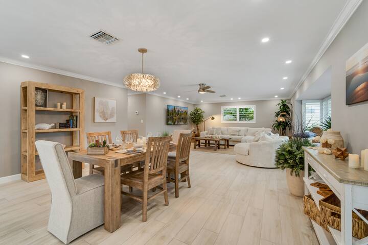 Elegant Modern Home: designer kitchen, heated pool gallery image 5