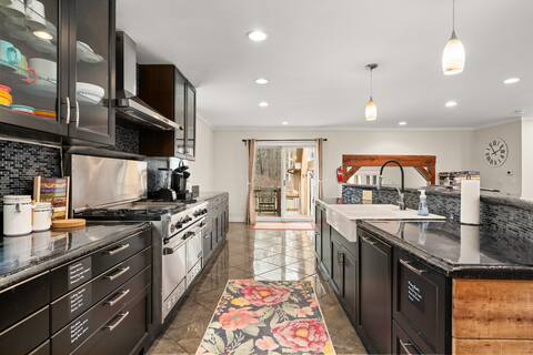 Berkshire House | Hiking | Skiing | Fenced Yard
