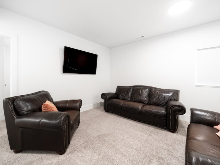 Spacious 3br Near Lagoon & Station Park - Farmington, UT
