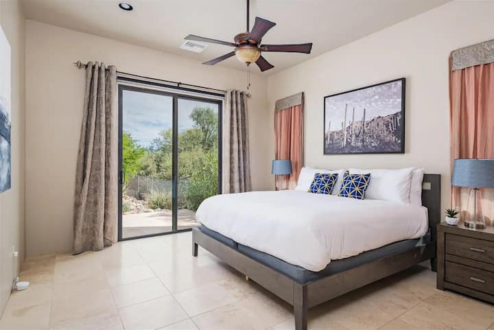 Chumba cha 2 cha kulala katika Casita ya Kibinafsi: Kipande kidogo cha mbinguni mbali na msongamano wa nyumba kuu iliyo na Kitanda aina ya King 