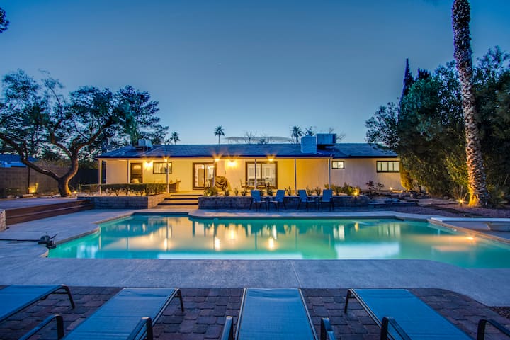 Luxury 4BR Home & Pool 9 Min from Las Vegas Strip