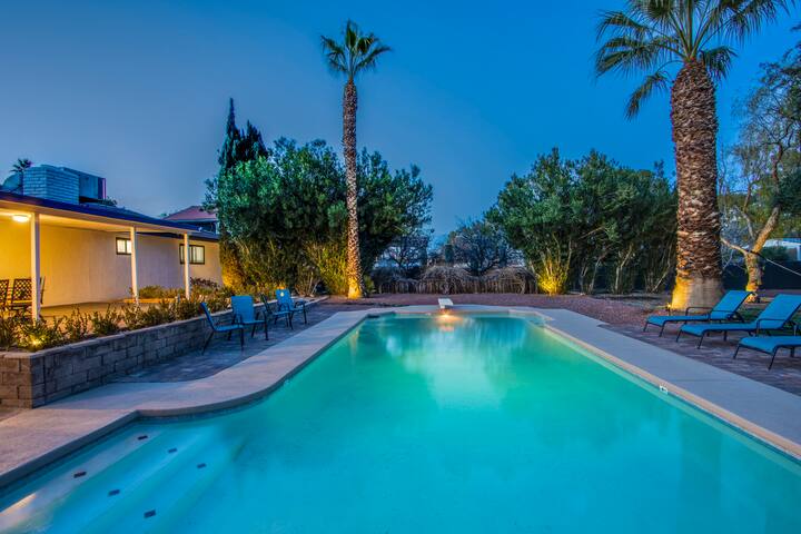 Luxury 4BR Home & Pool 9 Min from Las Vegas Strip gallery image 2