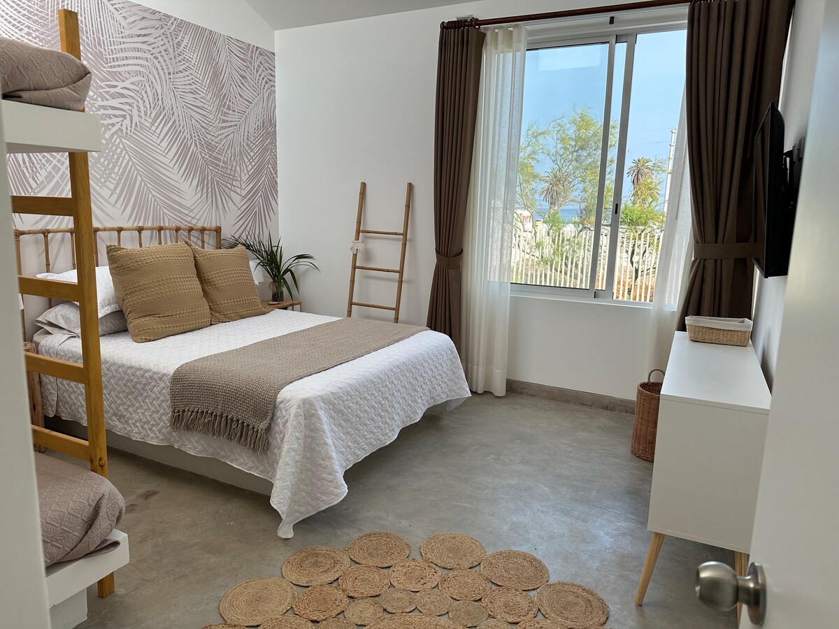 Štvrtá 3
menšia manželská posteľ
Camarote
Baño
propria Vista al mar