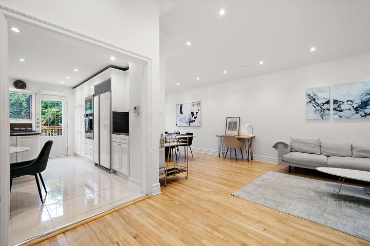 Montreal Luxurious Hose Big Terrace|Sleep16|3bath gallery image 2