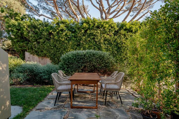 Private Malibu Escape: Walk to Secluded Beach gallery image 4