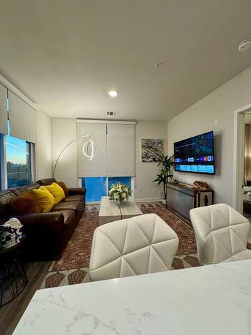 Hollywood Luxury Apartment 2B/2B | Free Parking