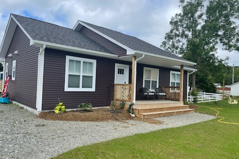 3 Bedroom Rancher Near the Ocean & Walking Trails