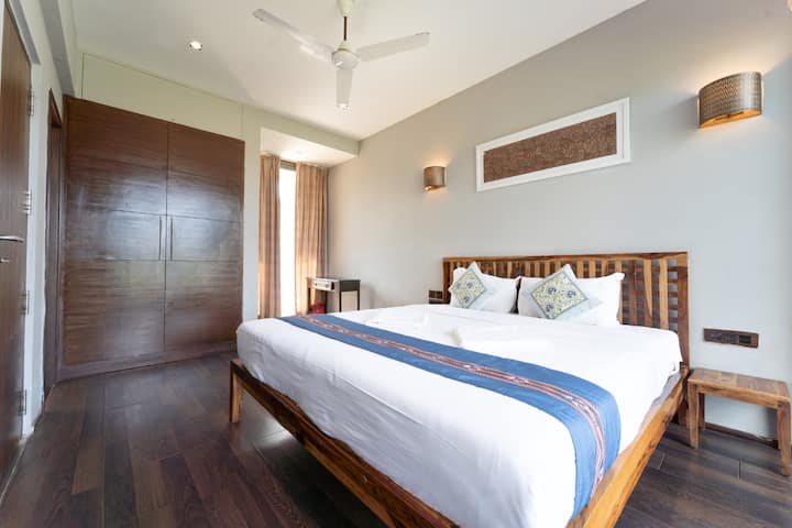 Bedroom 1 image 2