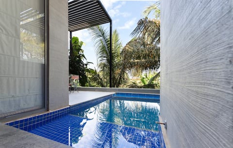August04 Nr second house- 3BHK private pool/Patio