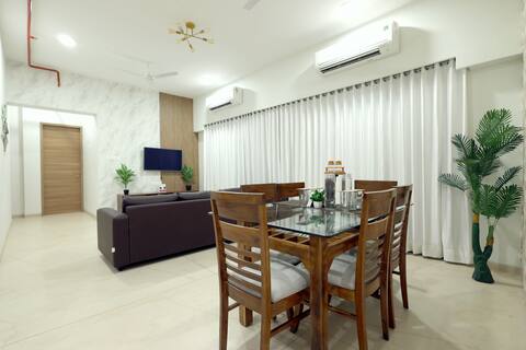 Business lesiure - 3 BHK with Balcony-Chef-Laundry