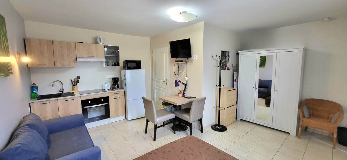 Annuncio Airbnb popolare: Studio "Sansonnet N°8" plain-pied a Jonzac