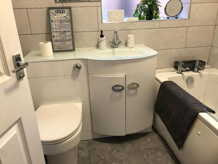 Comfortable Home From Home - Bolton