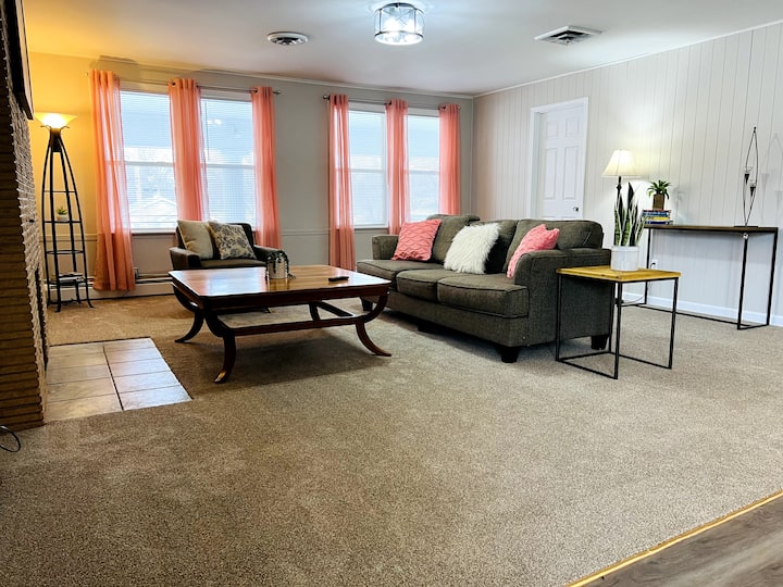 Large Apartment Near Merrillville, Griffith, Bp - Gary, IN