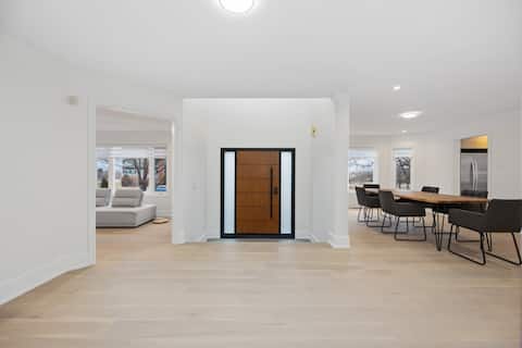 Successful Airbnb property: Modern Luxury Entire House Great Location in Richmond Hill