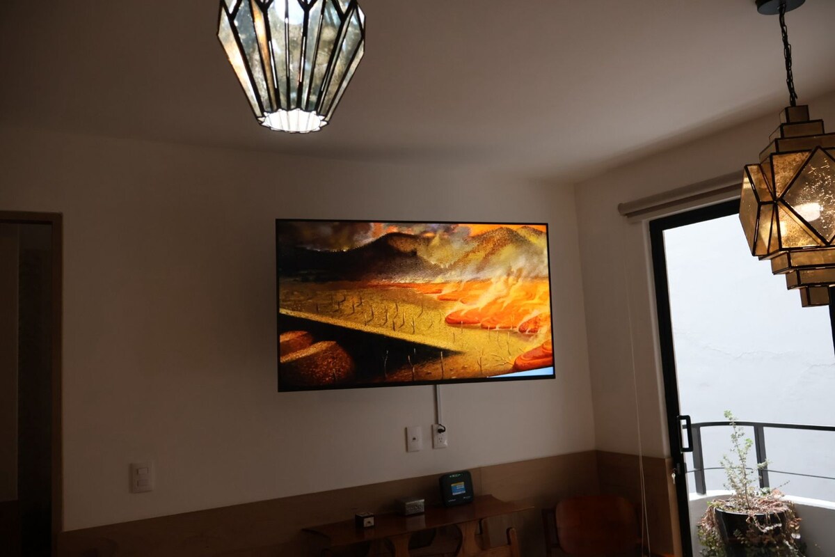 Top performing Airbnb: Centrally located and cozy! in San Rafael