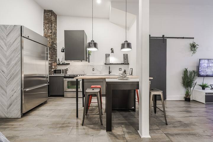 Loft with Mezzanine + Catamaran Net & Free Parking gallery image 4