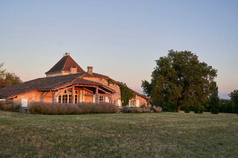 Estate farmhouse in Gascony with pool and forest