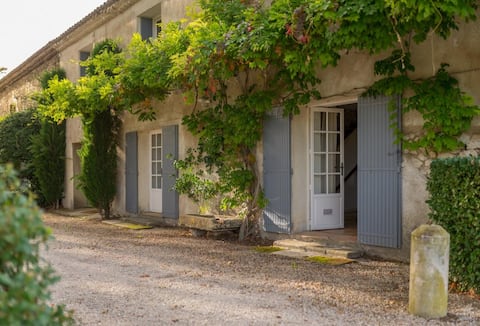 Proveçal Villa with private pool and tennis court