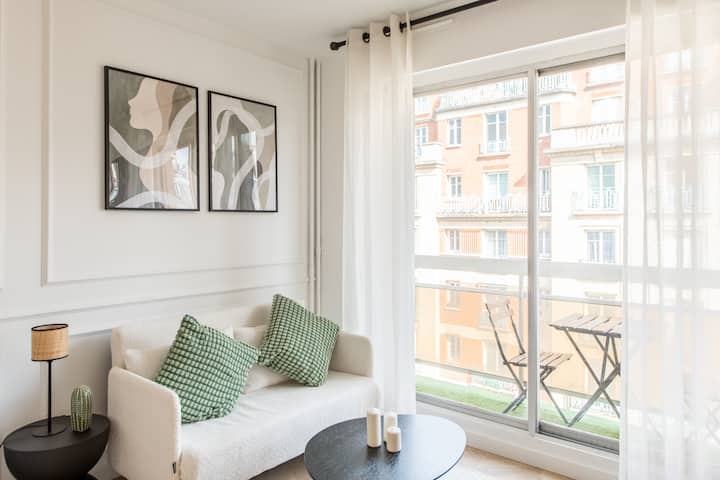 Chic Parisian Flat With Balcony - 巴黎