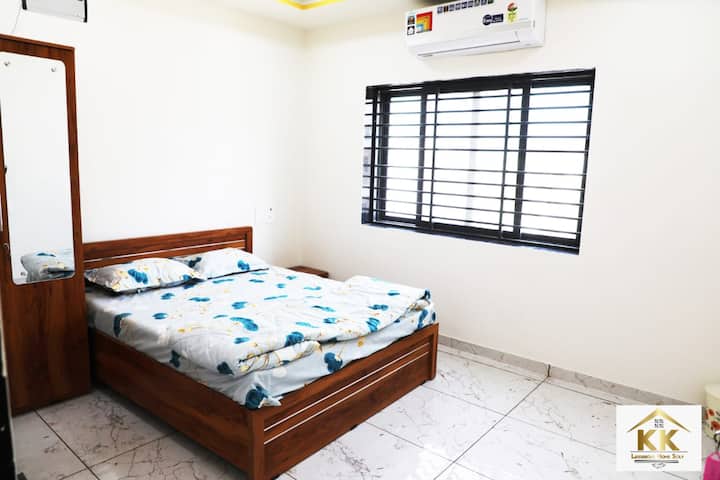 K K Luxurious Deluxe Family Room - Nandurbar