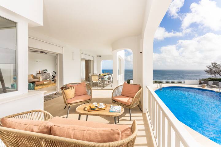 Elegant villa in front of the sea S’Algar, Menorca gallery image 4