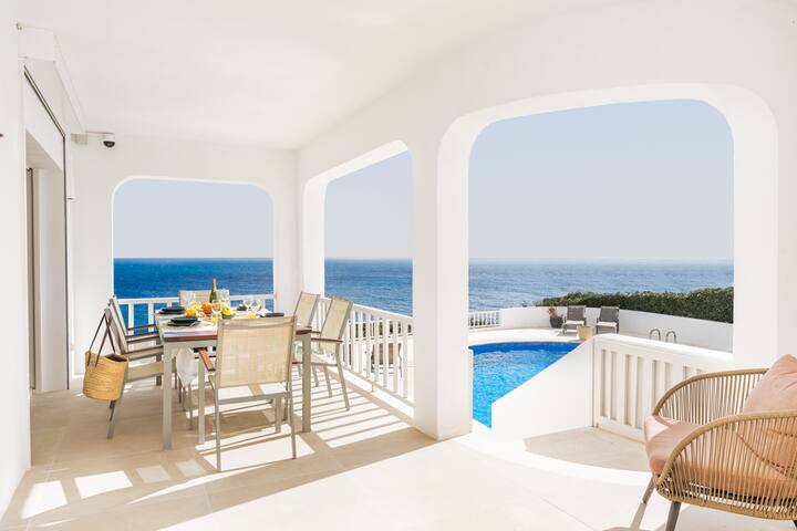 Elegant villa in front of the sea S’Algar, Menorca gallery image 2