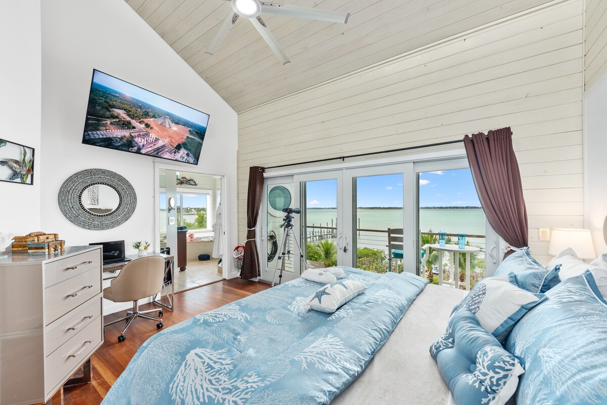 大主套房，带办公桌区，海滨和富有成效！