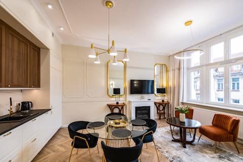 Stylish 50 m2 center music district LIFT