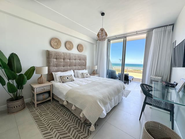 Huisie Dolphin- Luxury Ocean View 3BR Apartment