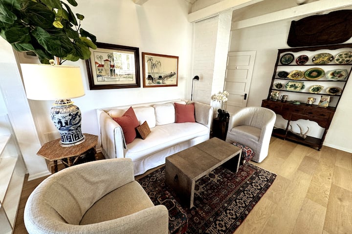 Upstairs - 2 Blocks From Everything - Naples, FL