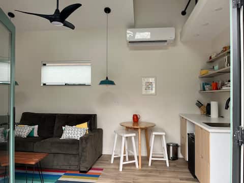 Popular Airbnb listing: Newly Constructed Guest House with Pool in Springfield
