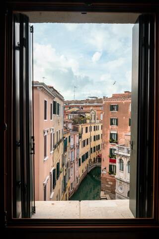 Penthouse Apartment behind S. Marco – Canal View