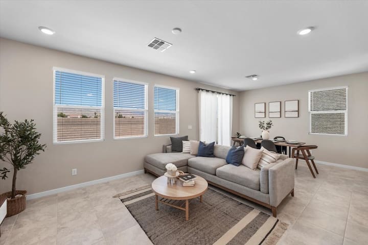 The Grove702 * 3BR + LOFT Gated • Pet Friendly