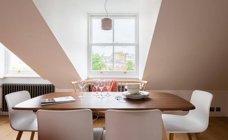 Notting Hill Panoramic Views, Elegant Contemporary gallery image 5