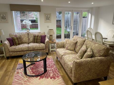Successful Airbnb property: Braeburn Cottage Central Bewdley- 2 Parking Spaces in Worcestershire