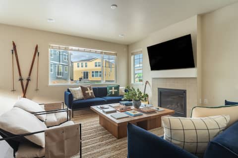 Family Home 10 min Boulder, Sleeps 10 | Game Room