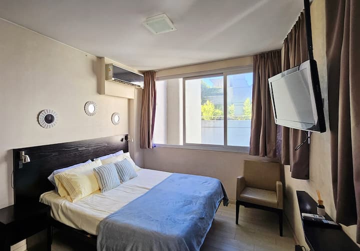 Furnished studio apartment with pool in Almagro